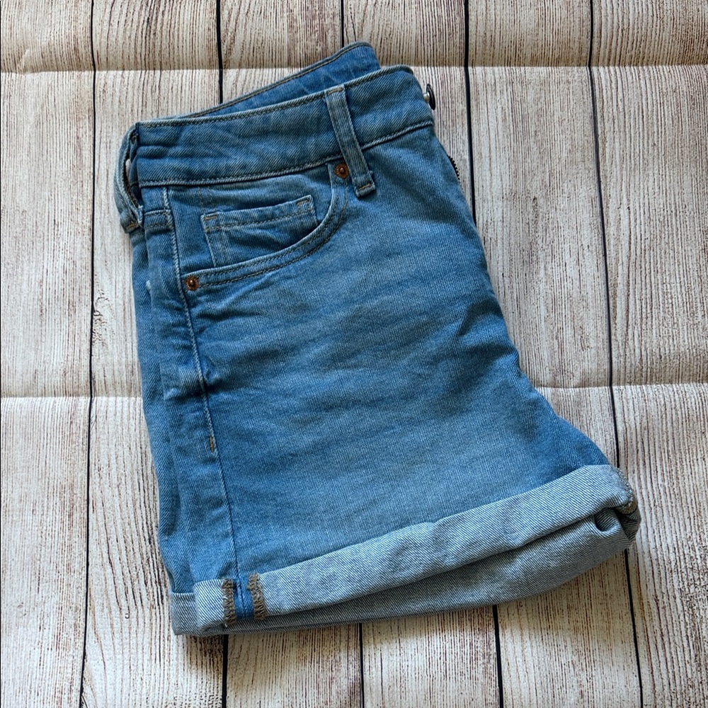 Old Navy Women's Light Blue Jean Shorts - Picture 5 of 6